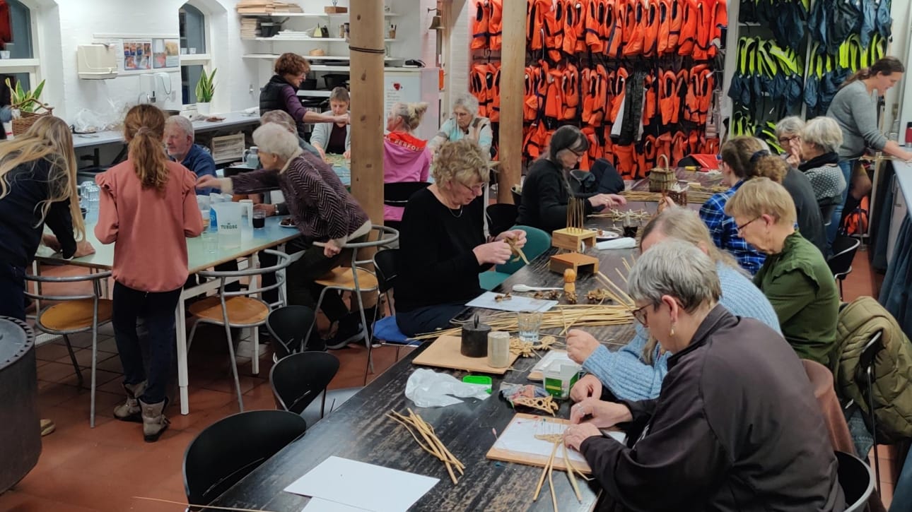 Der er fuld gang i naturværkstedet.