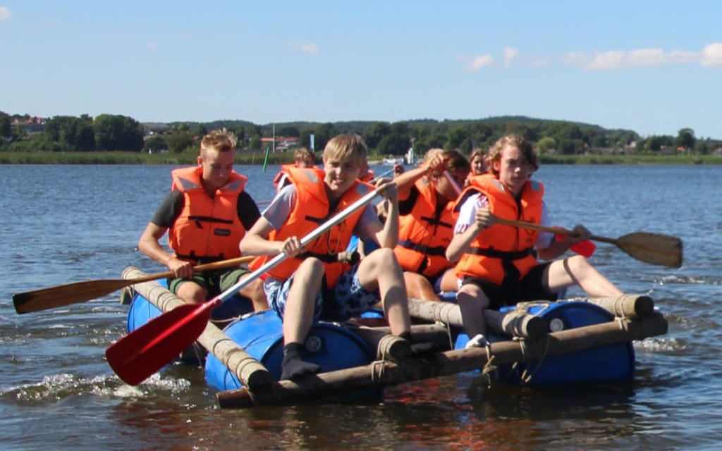 Vores tømmerflåde forløb er et super godt trivsels og samarbejdsforløb.